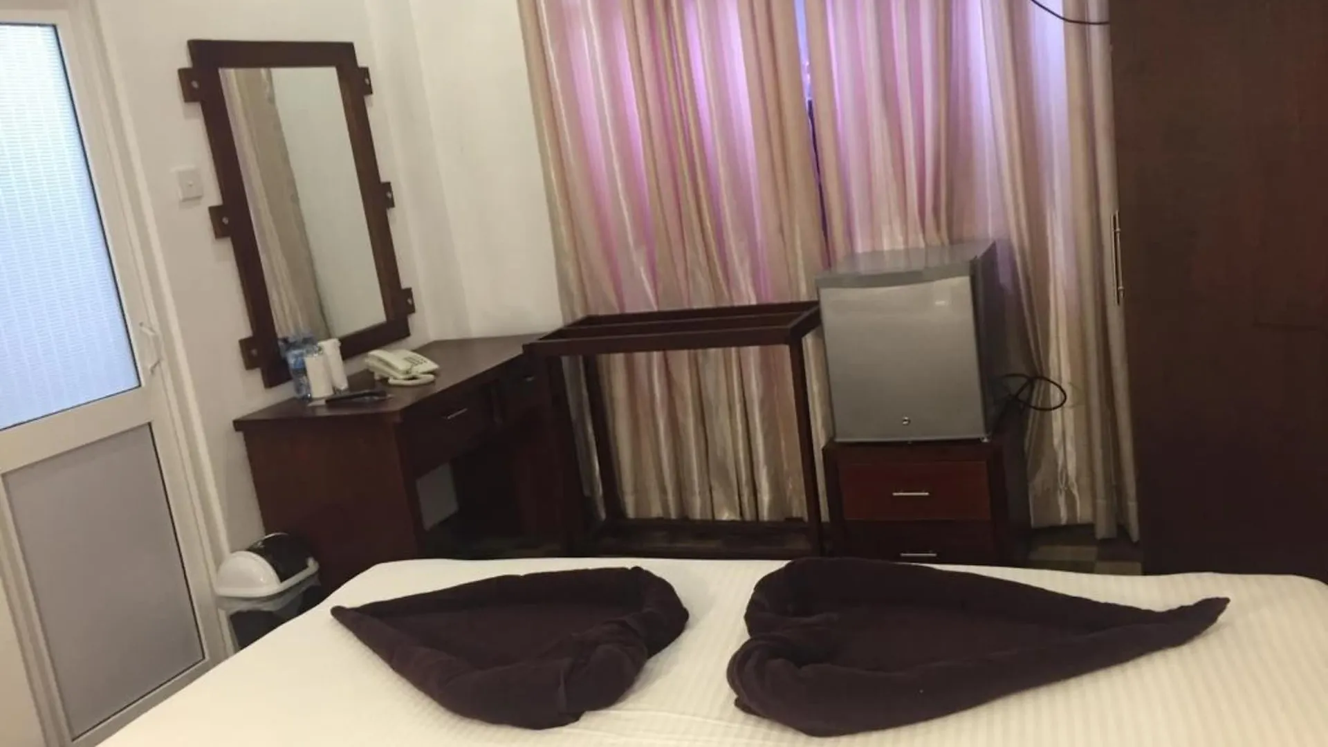 Sahasra Beach Hotel & Restaurant Negombo