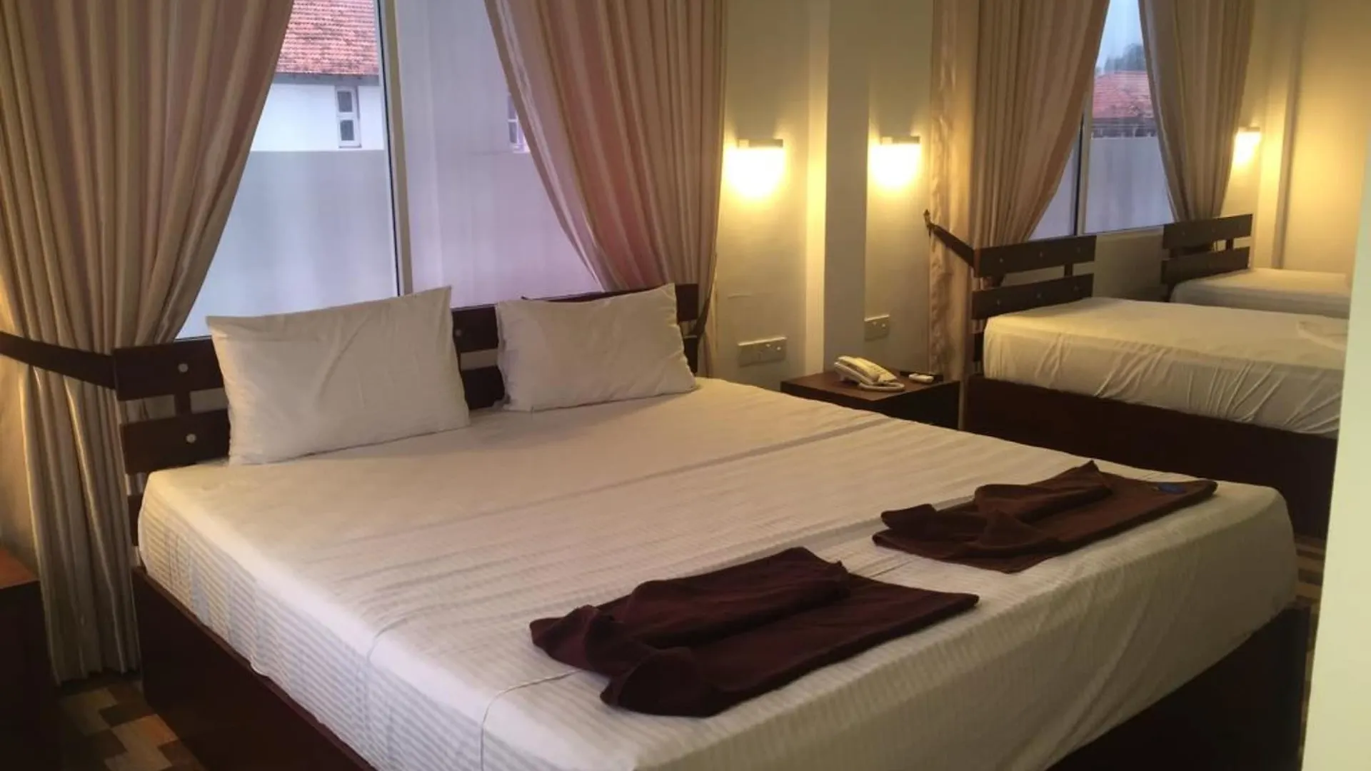 Sahasra Beach Hotel & Restaurant Negombo